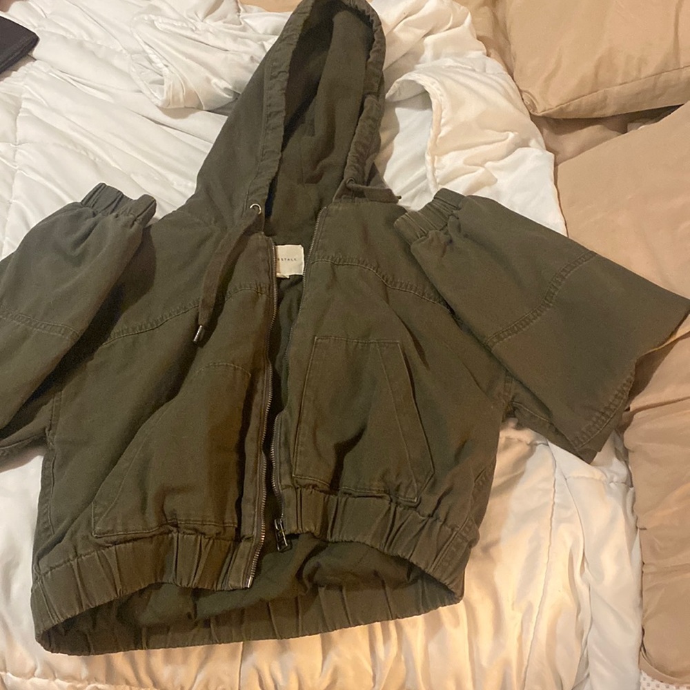 Aeropostale crop jacket colored army green and a size small
